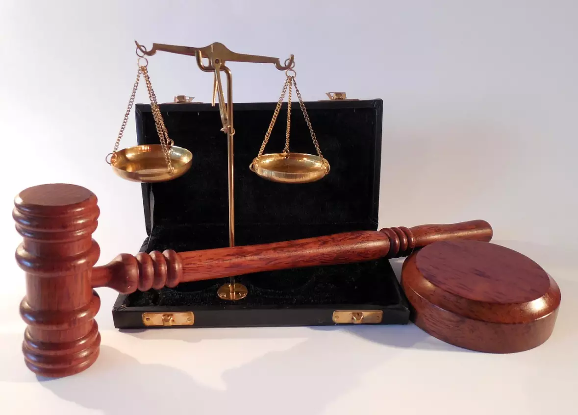 Частного судоисполнителя осудили за присвоение более 370 млн тенге  в Алматы