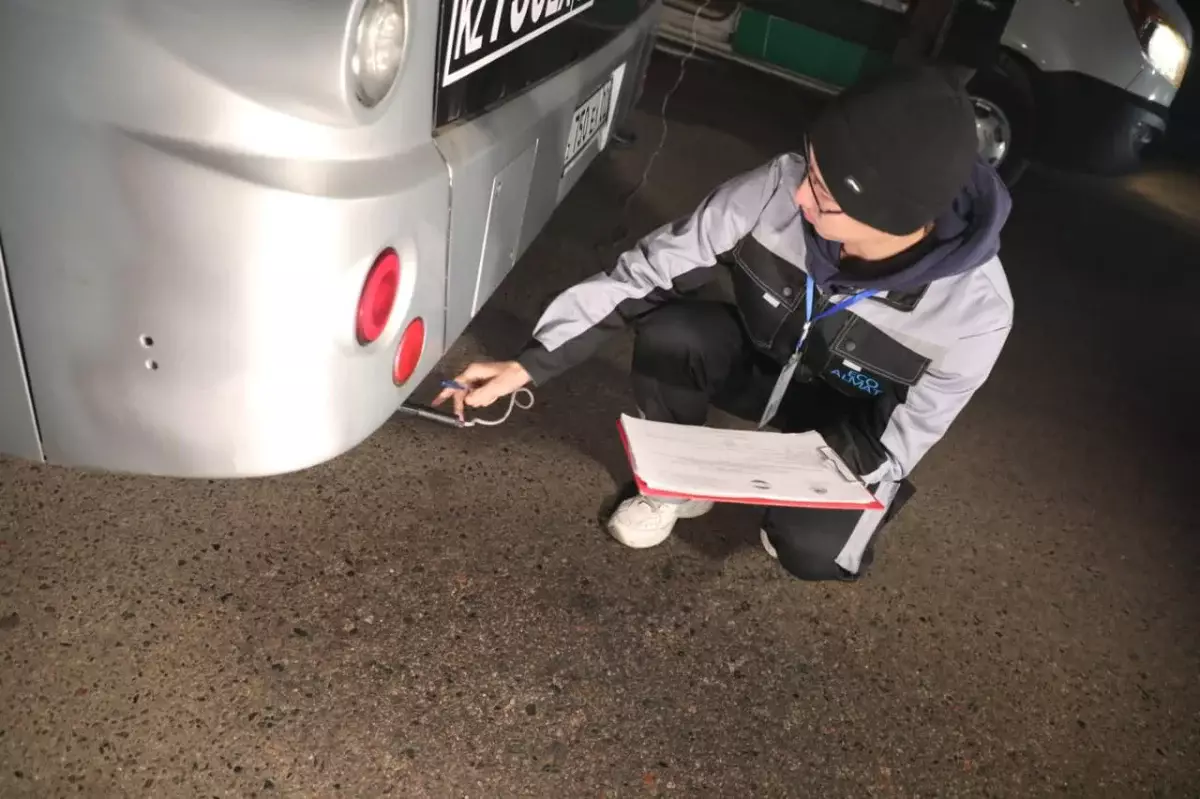 В Алматы провели проверку автотранспорта на соответствие нормам выбросов