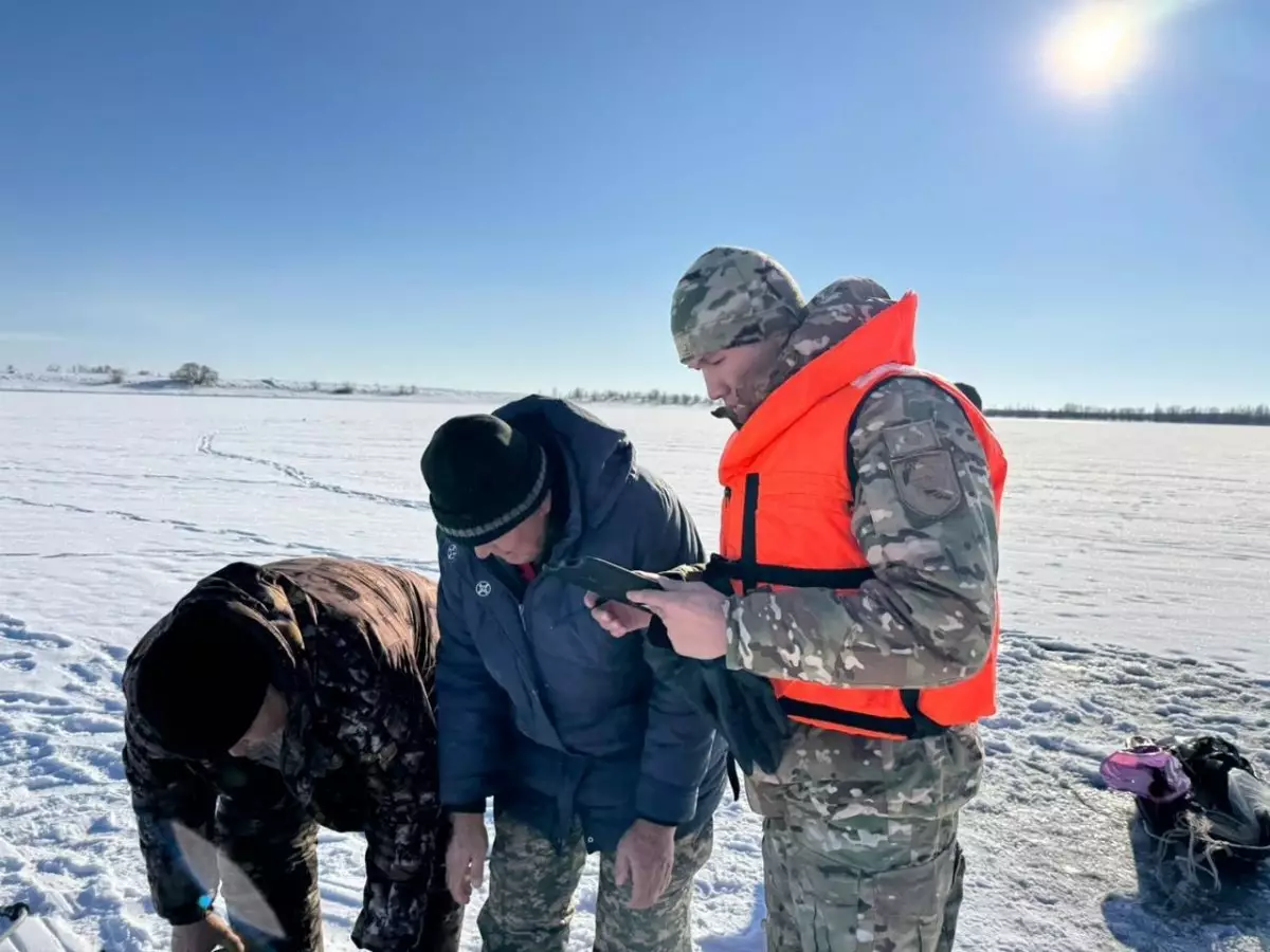 Спасатели ВКО предупредили о смертельной опасности выхода на тонкий лед