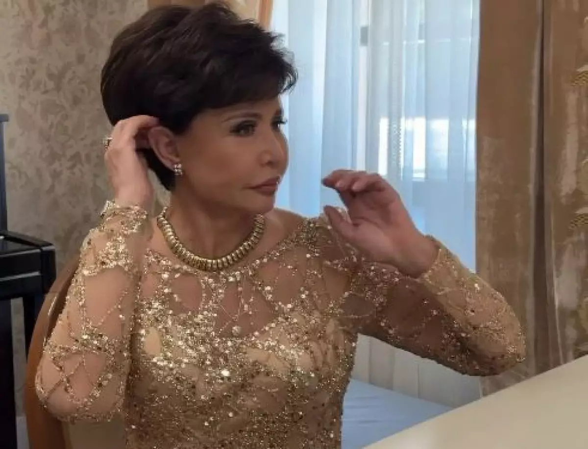 68-летняя Роза Рымбаева раскрыла секрет молодости