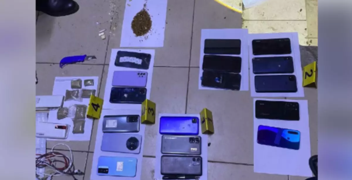 17 телефонов пытались пронести в уральское учреждение УИС. Попытка провалилась