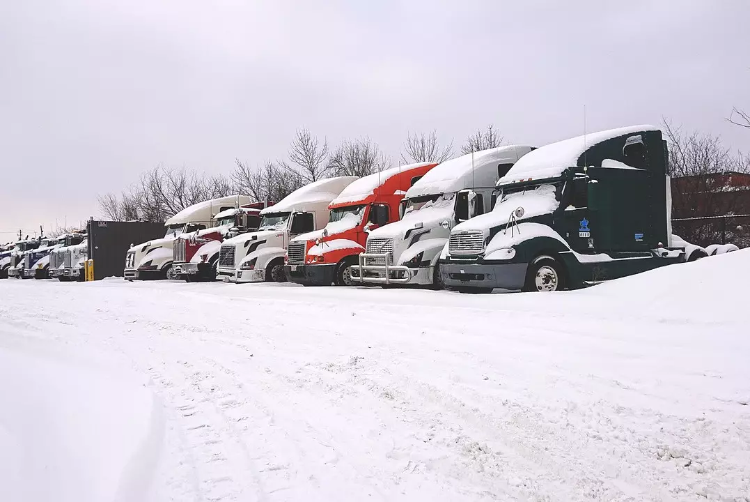 В ВКО из-за непогоды ограничили движение крупногабаритного транспорта