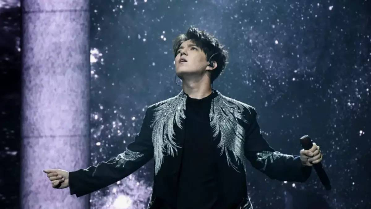 Тарихи сәт: Димаш Құдайберген Grammy ресми арнасында өнер көрсетті