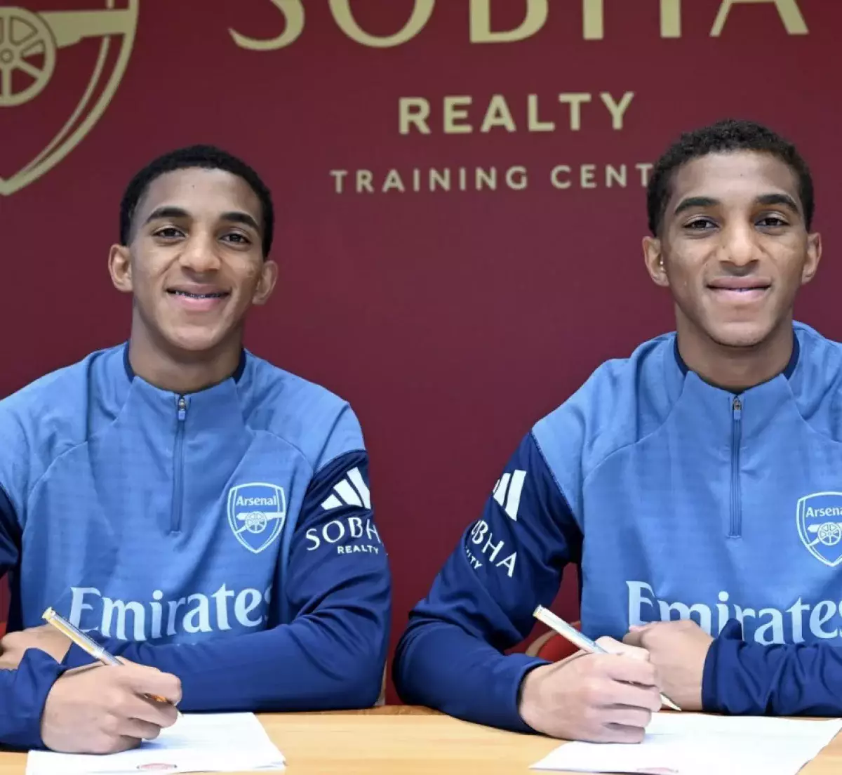 “Арсенал” егіздерді қатарына қосты