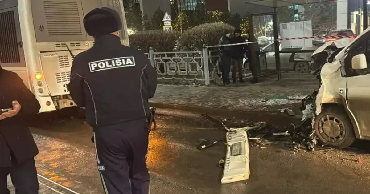  Астанада автобус апатқа ұшырап, бір адам көз жұмды 