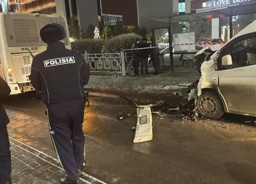 Астанада екі автобус жол апатына ұшырап, бір адам көз жұмды