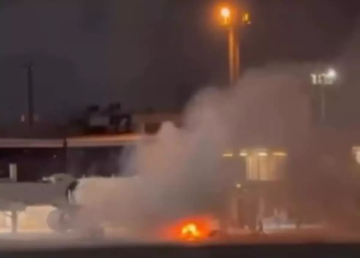 Самолет охватило пламя огня в Бразилии (ВИДЕО)