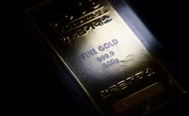 Слабый доллар или доходы от облигаций: что влияет на цены на золото