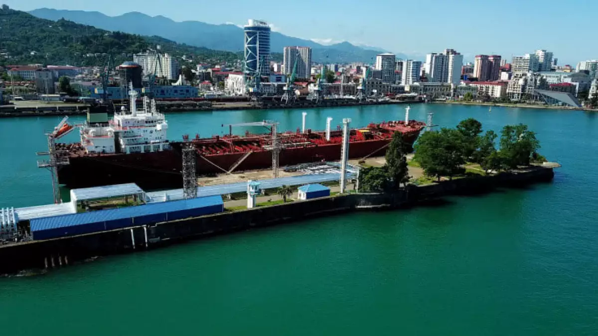 Трех казахстанцев из руководства Батумского терминала арестовали в Грузии