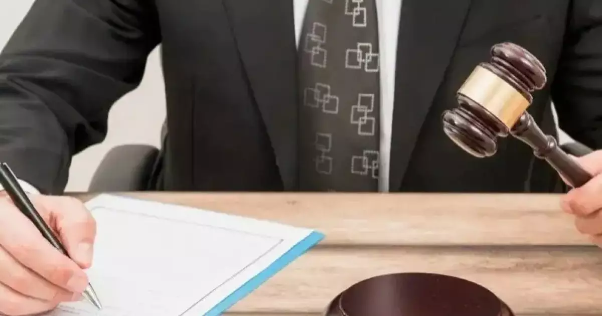  Range Rover көлігі мен 370 млн теңгені заңсыз тартып алған: Алматыда сот орындаушысы сотталды 