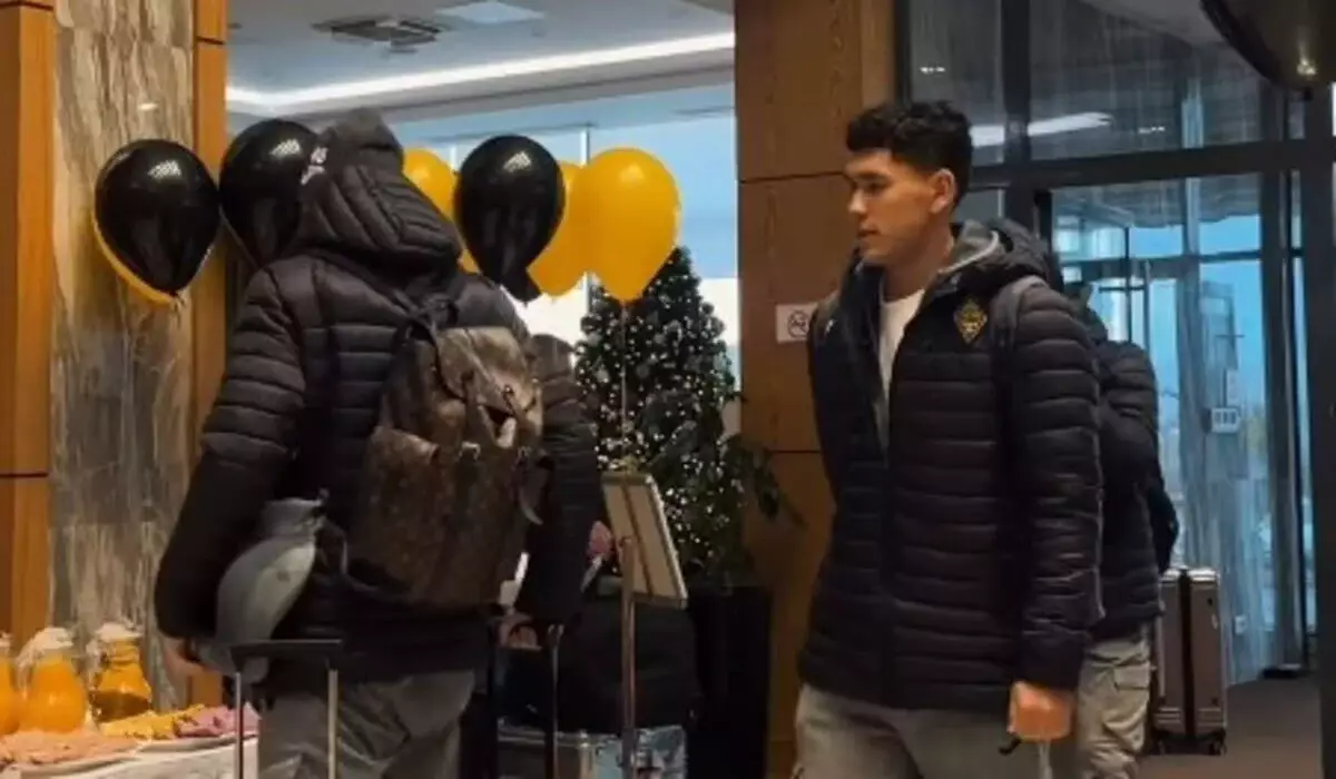 «Кайрат» прибыл в Астану: команду торжественно встретили перед матчем Лиги чемпионов (ВИДЕО)