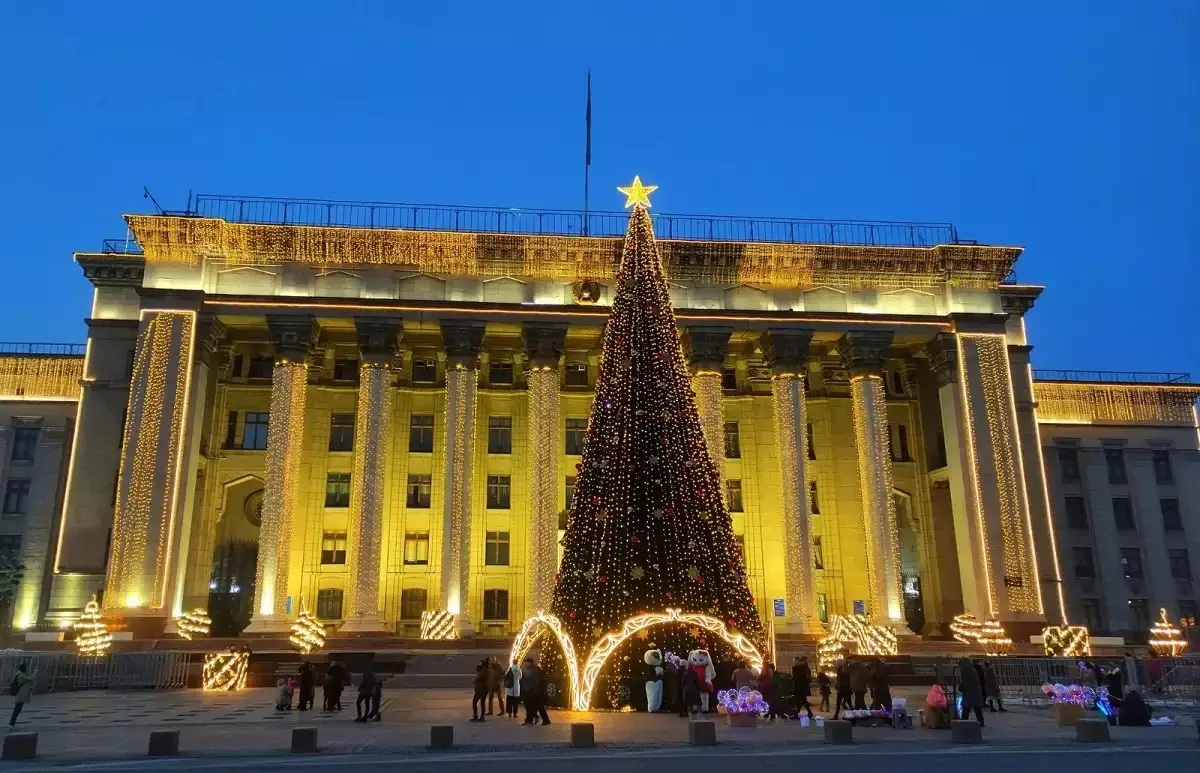 Со снегом или без: какая погода ждет алматинцев в новогоднюю ночь