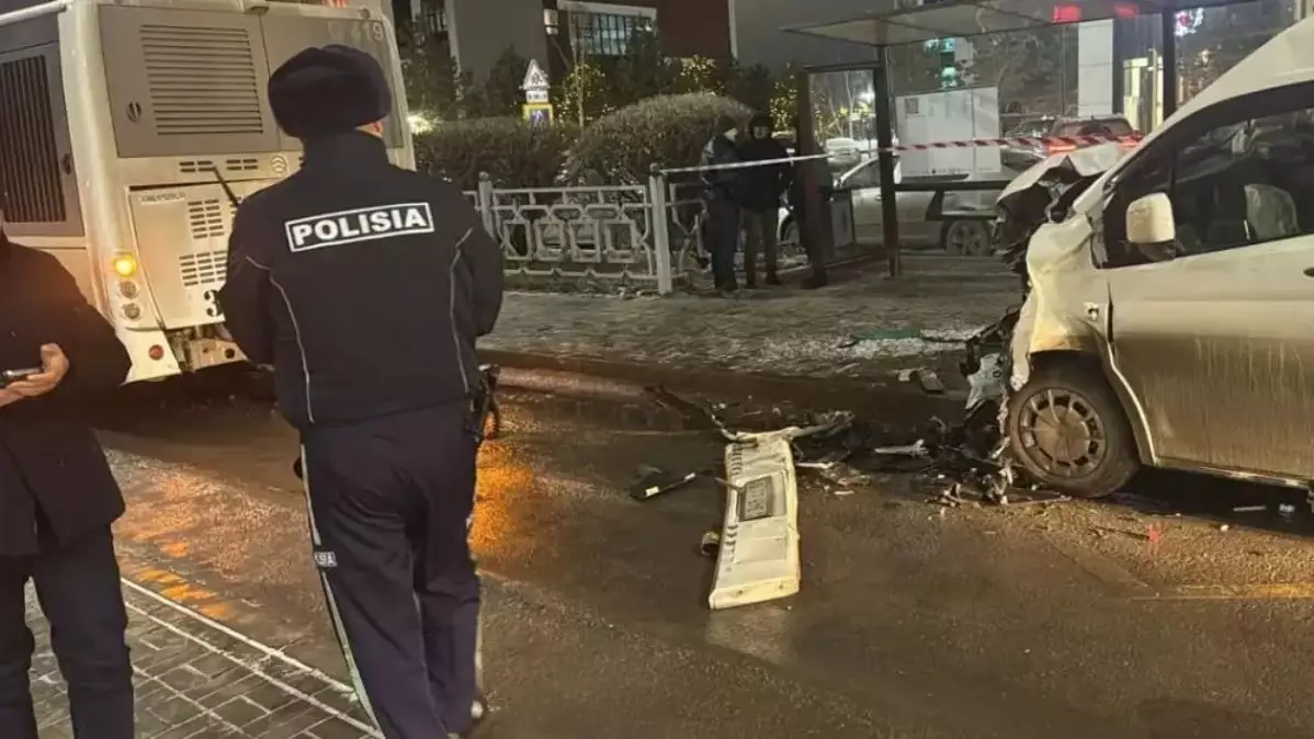 Астанада автобус апатқа ұшырап, бір адам көз жұмды