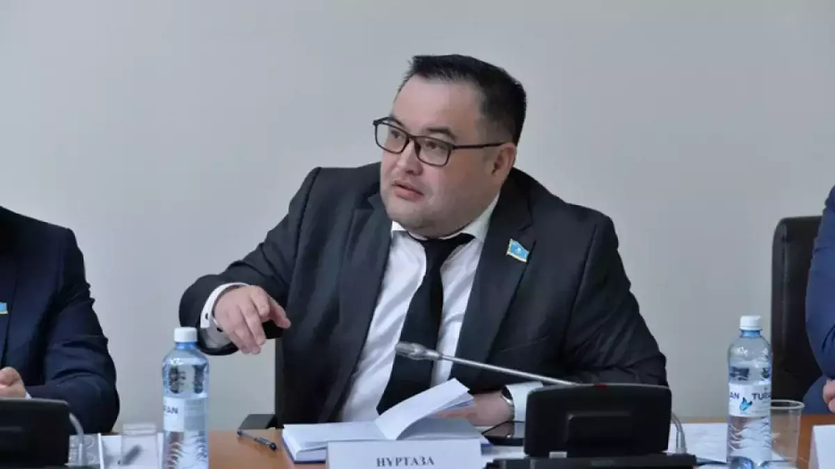 Расследование кражи телефона депутата Самата Нуртазы: что сообщили в МВД