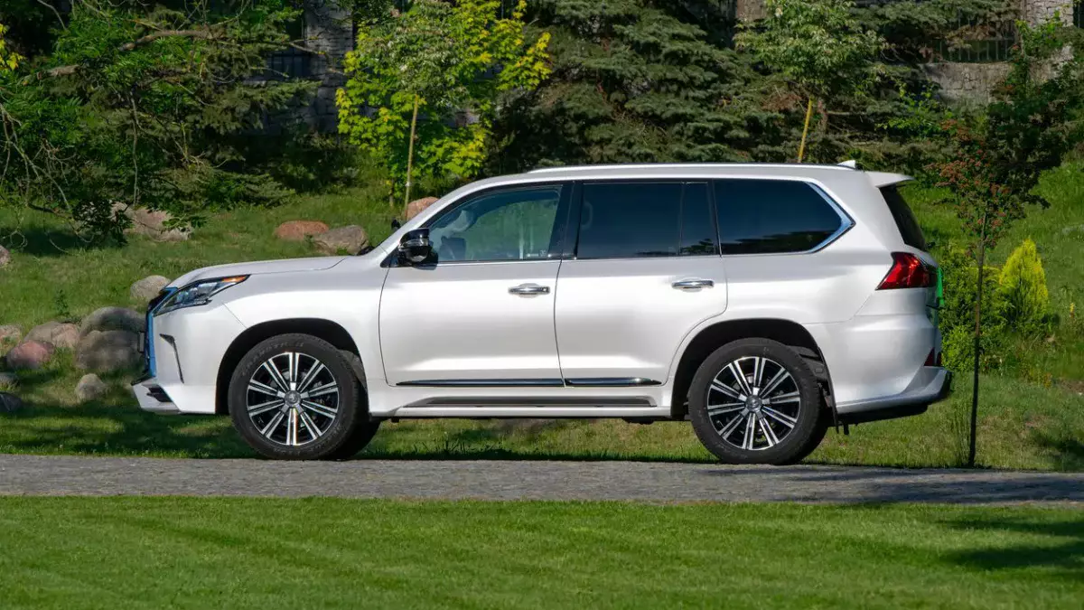 «Мінгені Lexus LX 570»: Шымкентте банкрот болған кәсіпорын басшысы қызметкерлеріне жалақы төлемеген