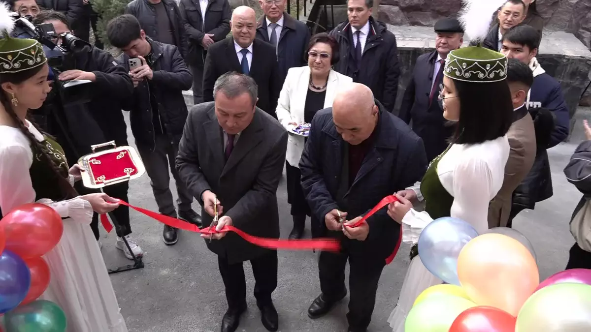 Алматыда  Оразалы Досбосынов атындағы жас ақындар орталығы ашылды