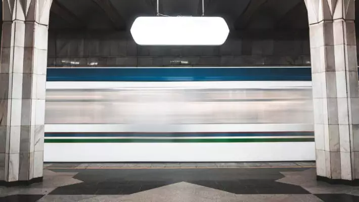 В метро Ташкента поезд с пассажирами застрял между станциями