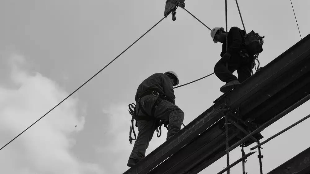 Петропавлда екі жұмысшы биіктіктен құлап, біреуі қаза тапты