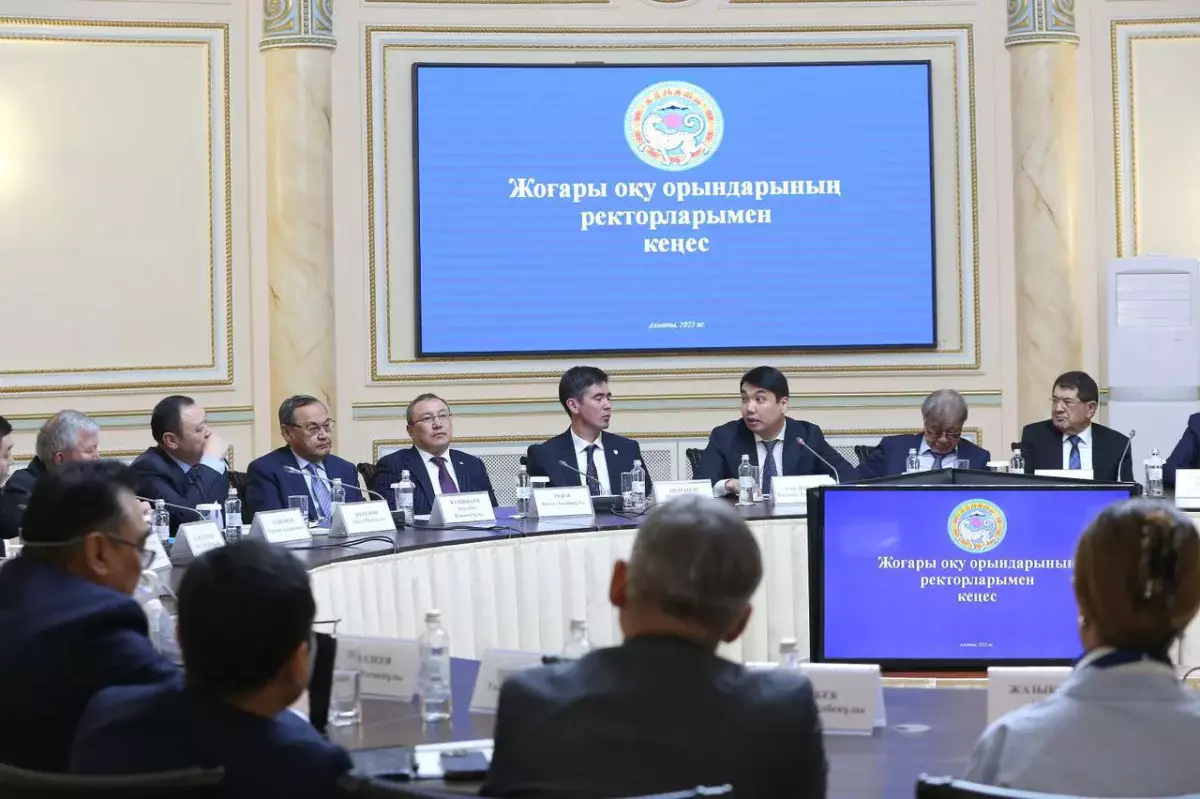 Заместитель акима Алматы Абзал Нукенов встретился с руководителями вузов