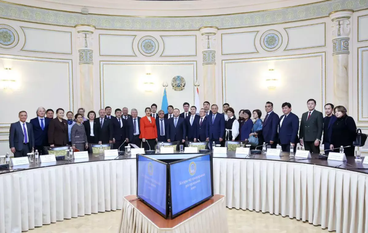 Алматы әкімінің орынбасары Абзал Нүкенов ЖОО басшыларымен кездесті