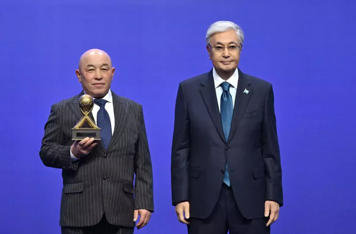 Президент «Алтын сапа» және «Парыз» байқауларының лауреаттарын марапаттады