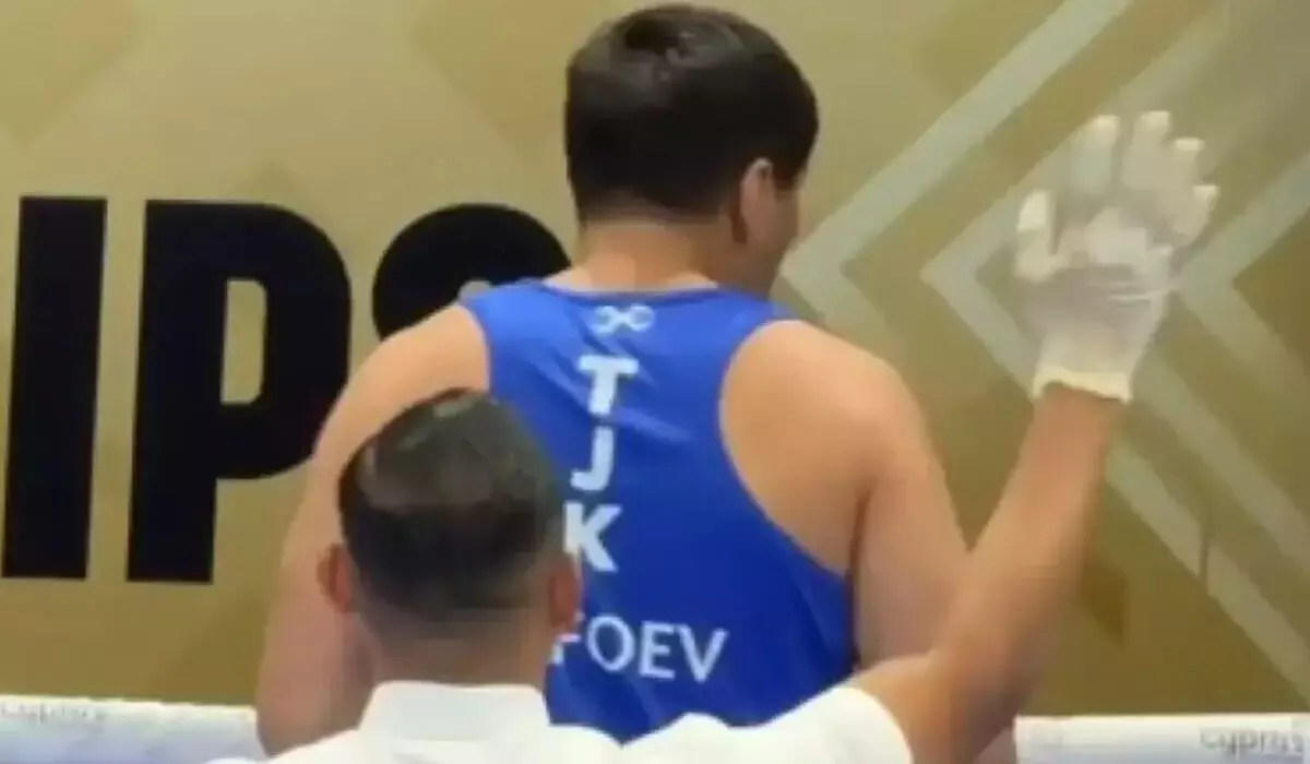 Казахстанец с блестящего нокаута начал путь на чемпионате мира IBA в Дубае