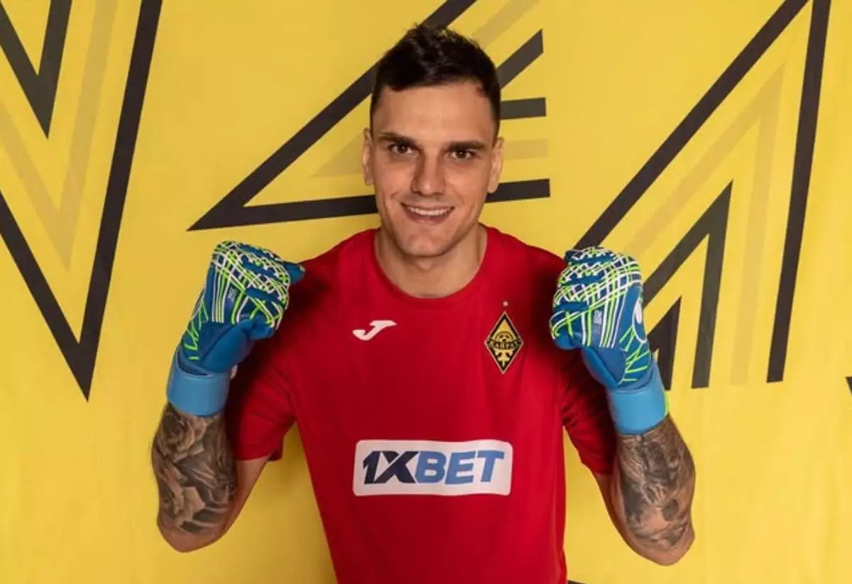Назван клуб, в который может перейти вратарь «Кайрата» Заруцкий