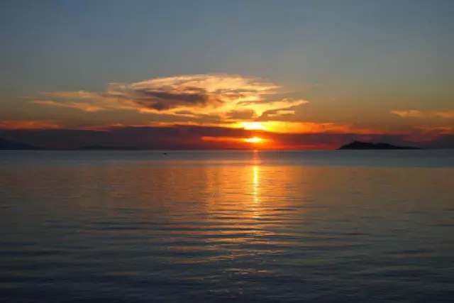 Алакөл жылайды (әңгіме)