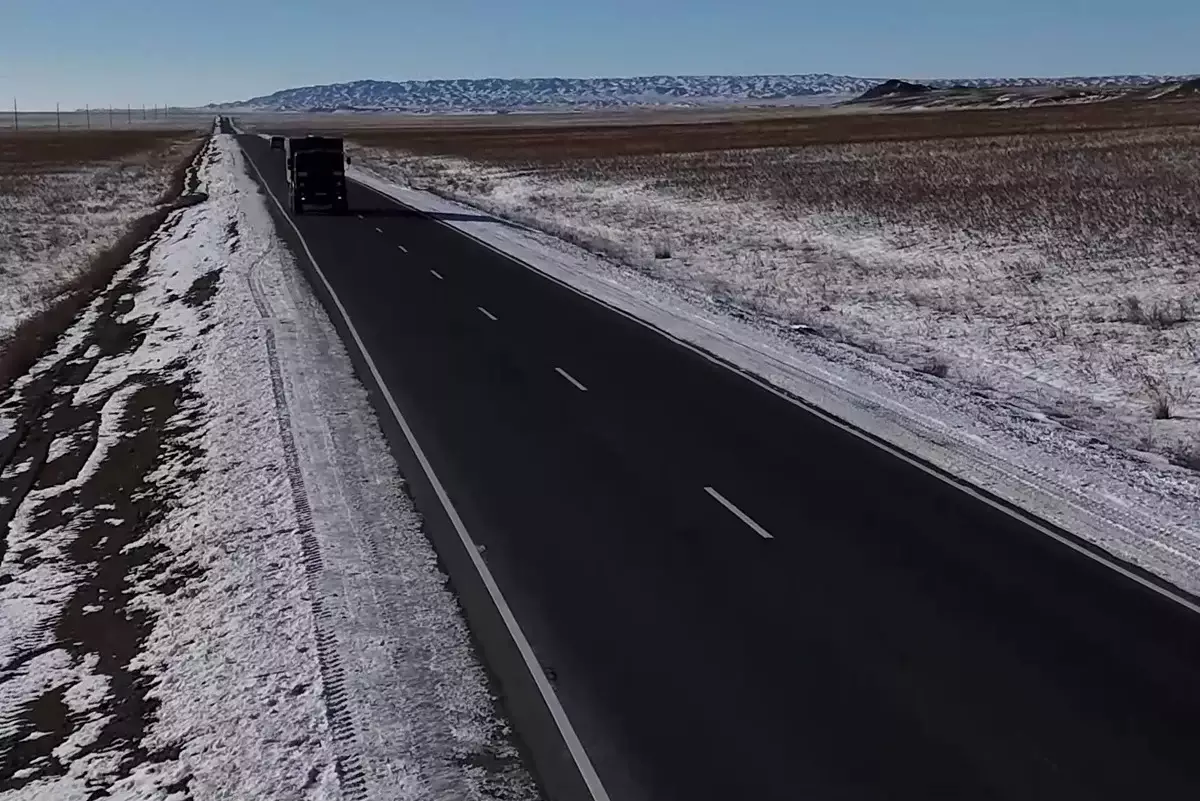 Опасный участок: в ВКО на трассе Маркаколь - Калжыр уложили первые километры нового асфальта