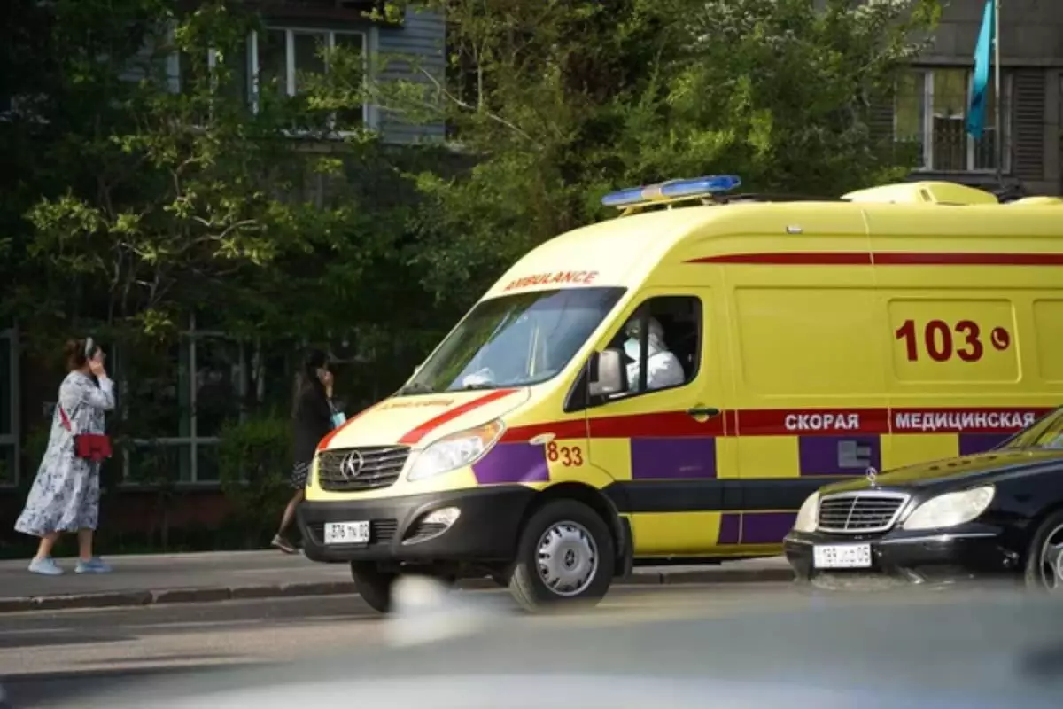 Петропавлда интернет жүргізіп жатқан жұмысшы биіктіктен құлап, қаза тапты