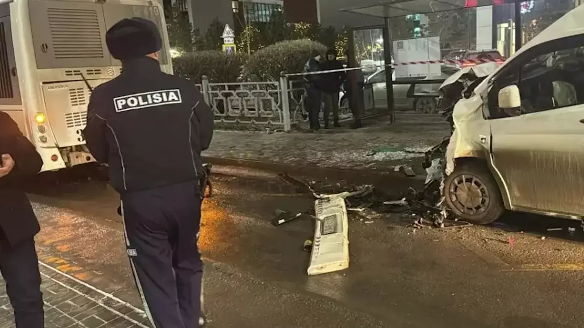 Автобус апаты: Астанада жүргізушісі қаза тапты