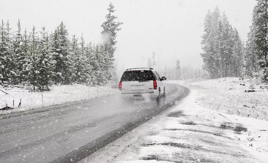 Движение ограничили на трассах из-за непогоды в четырех областях Казахстана