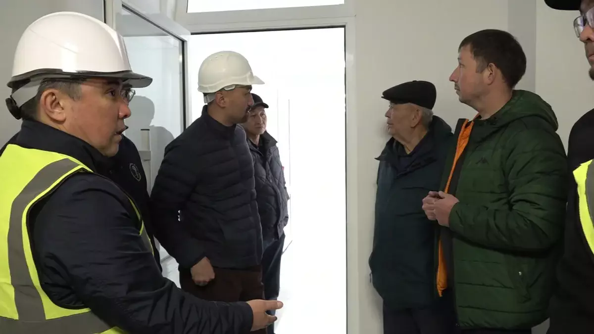 Алматыда комиссия мүшелері мектептердің бірінде жүріп жатқан жөндеу жұмысын тексерді