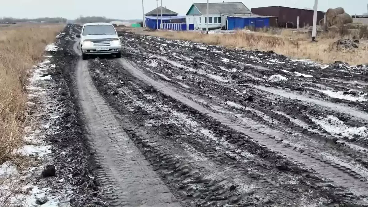 Жол азабын жүрген біледі: СҚО-да тұрғындар батпаққа батып жүр