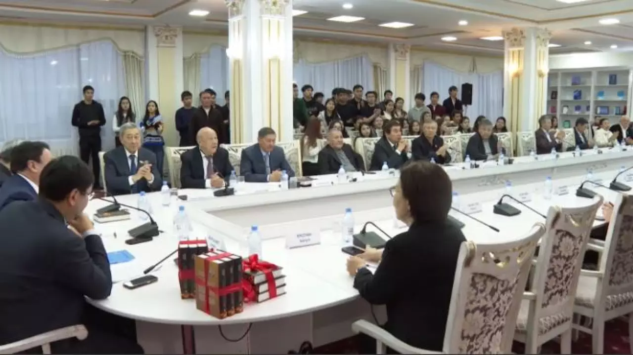 Книгу «Алып Абай» презентовали в Астане