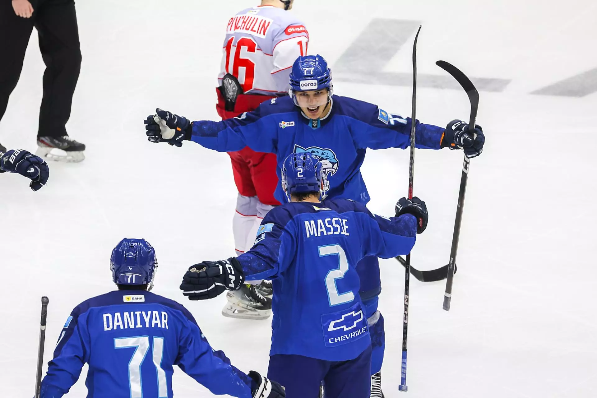 «Барыс» одержал победу в овертайме и прервал серию «Спартака»