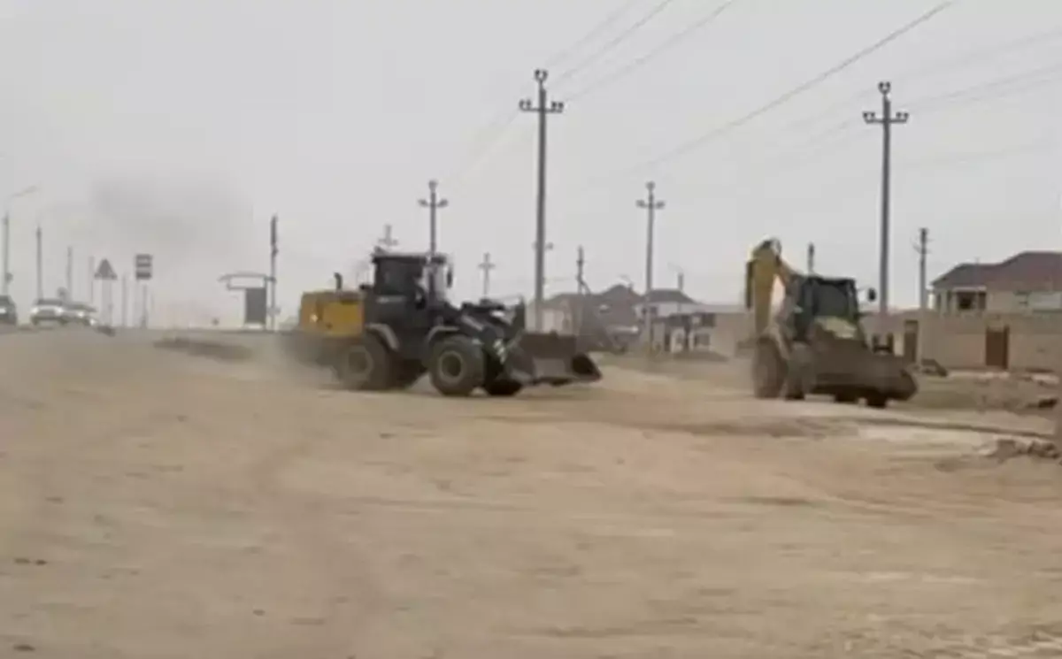 Зрителям – веселье, водителям – штрафстоянка: гонки на погрузчиках попали в поле зрения полиции в Жанаозене - новости на Lada.kz 05.12.2025