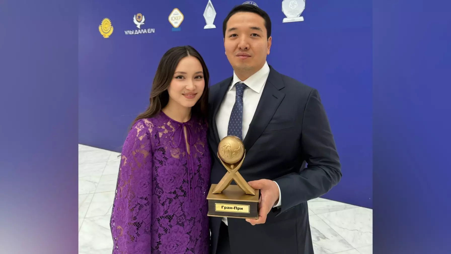 “Сені сүйемін, әрдайым жаныңдамын”: Жансая Әбдімәлік ел естімеген сүйінші жаңалығын бөлісті