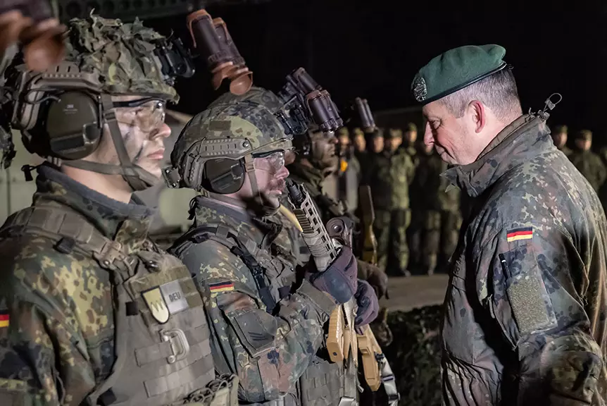 Германия возвращает добровольную военную службу