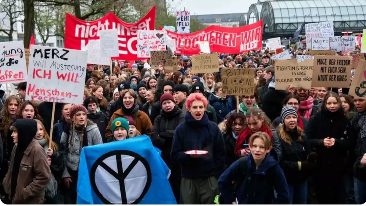 Германия мектеп оқушылары әскери реформаларға наразылық білдіруде