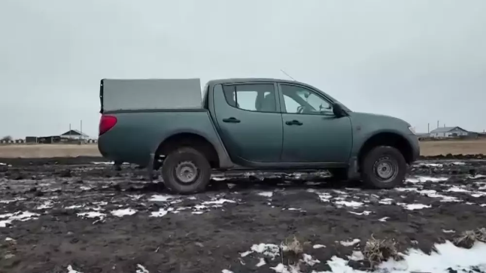 Не проехать, не пройти. Жители СКО жалуются на многолетнее бездорожье