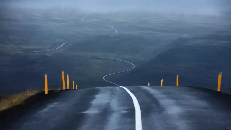 Көпірге ілініп қалған жүк көлігінің жүргізушісі құтқарылды