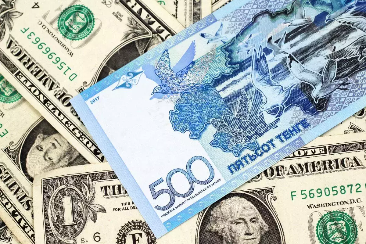 Доллар и евро растут: свежие курсы валют от Нацбанка РК на 6 декабря