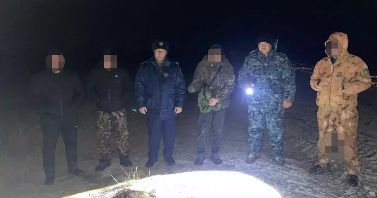   «Арнаулы лицензиясы болмаған»: полицейлер қоян аулауға шығып, бірақ қабан атып алған аңшыны ұстады   