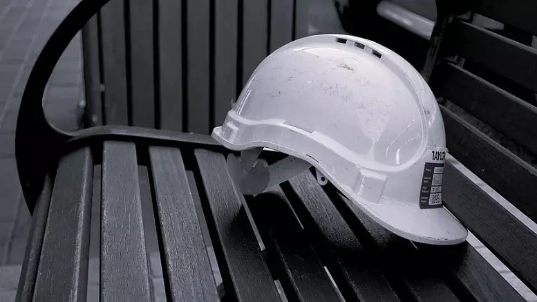 Петропавлда екі жұмысшы биіктен құлап, біреуі көз жұмды