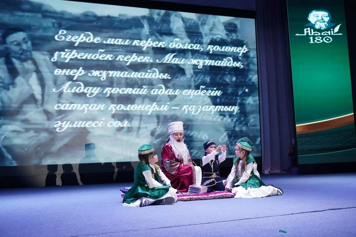 Семейде «Мен әжемнен үйренген Абай сөзі» байқауы өтті
