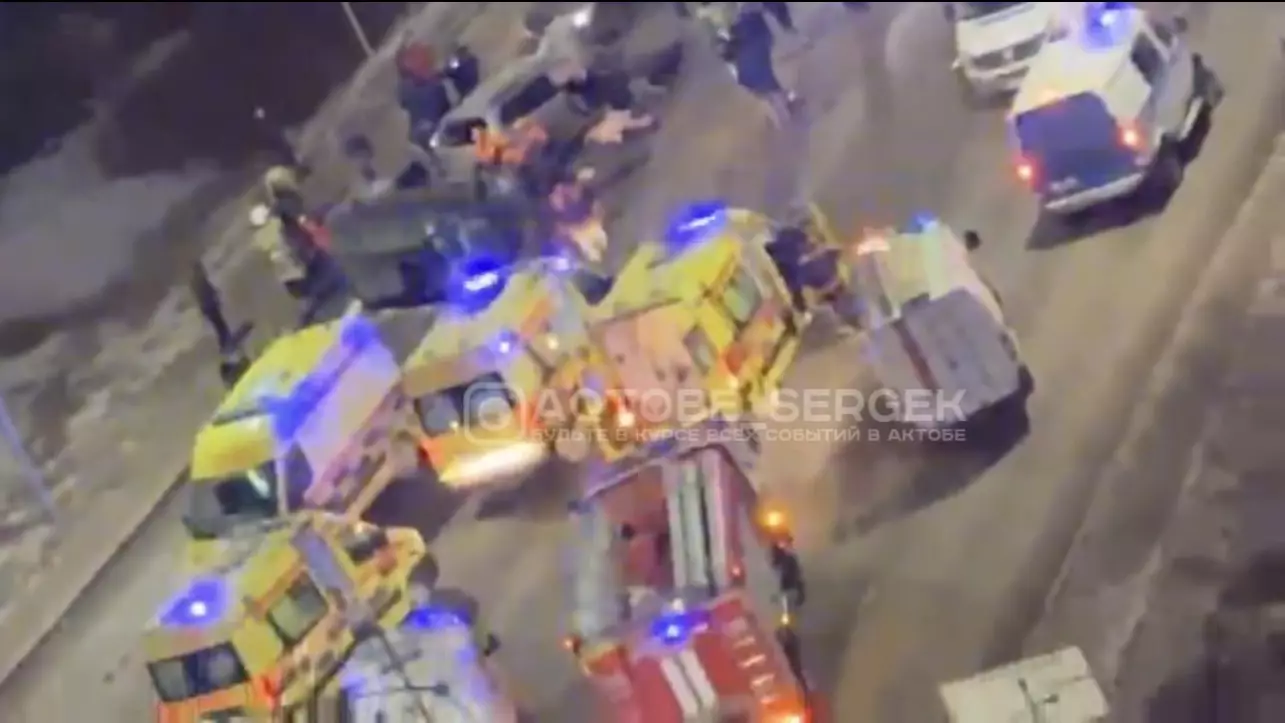 Ақтөбеде үш көлік қатысқан апаттан екі адам көз жұмды (ВИДЕО)