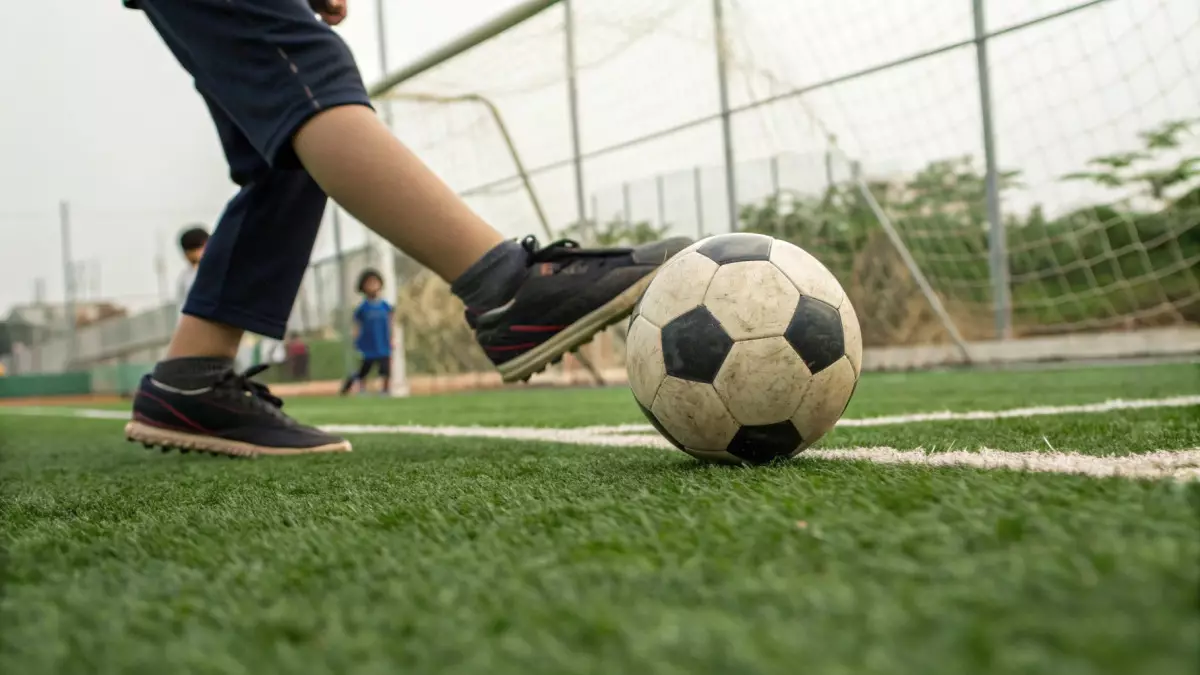 Сколько нужно чеканить мяч, чтобы выполнить норматив «Реала», рассказал юный футболист Идрис Данияр