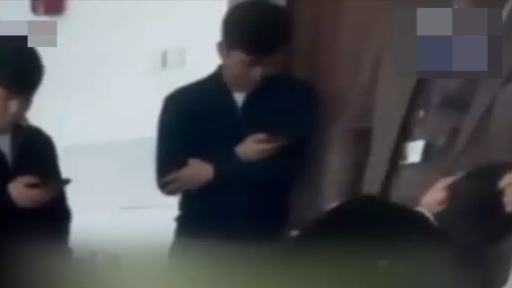 "Құлағын бұрап, шашынан тартып, иығынан ұрған". Алматы облысында дене шынықтыру пәнінің мұғалімі оқушыны соқты деп айыпталды