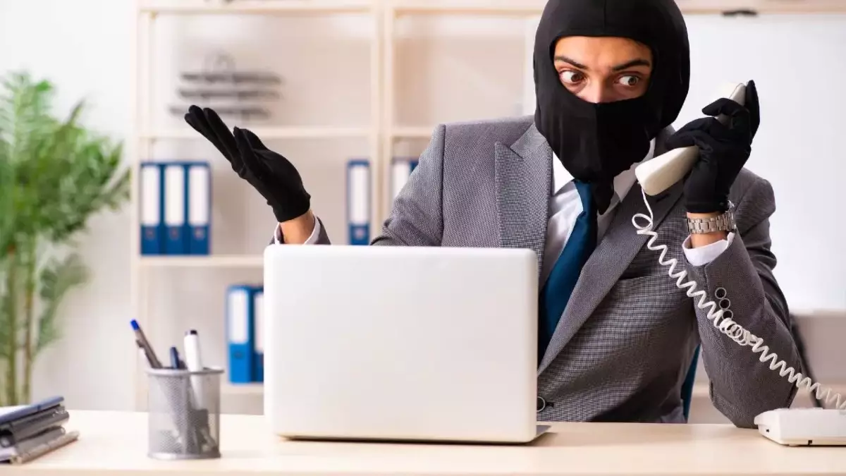 "Қайта қоңырау шалдыру арқылы алдайды": Бас прокуратура жаңа алаяқтық түрі туралы ескертті